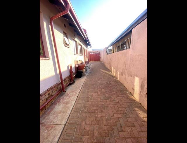 3 BEDROOM HOUSE FOR SALE IN MOHLAKENG